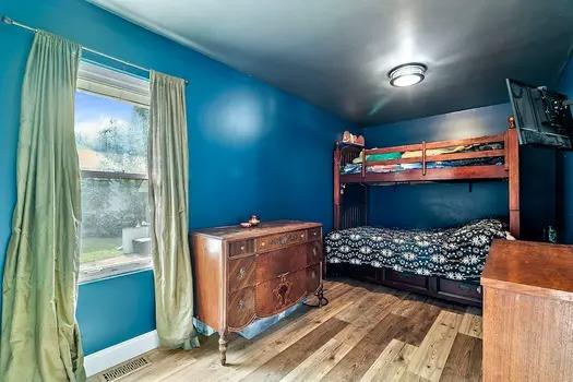 910 Institute Street