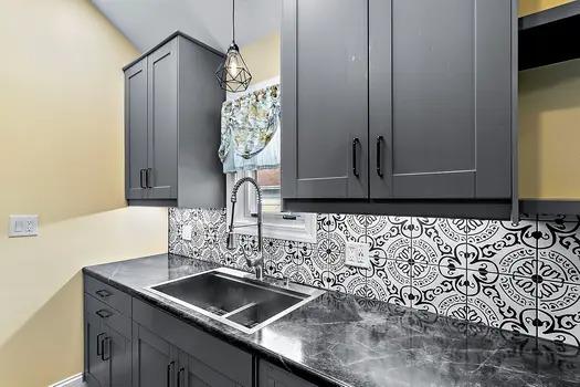 910 Institute Street