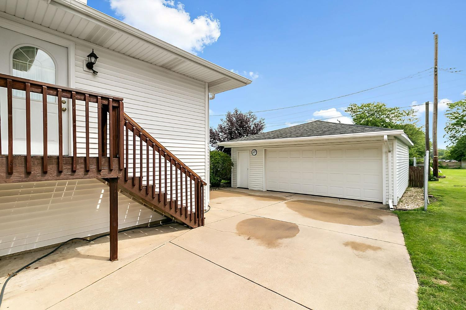 9605 Hawthorne Drive