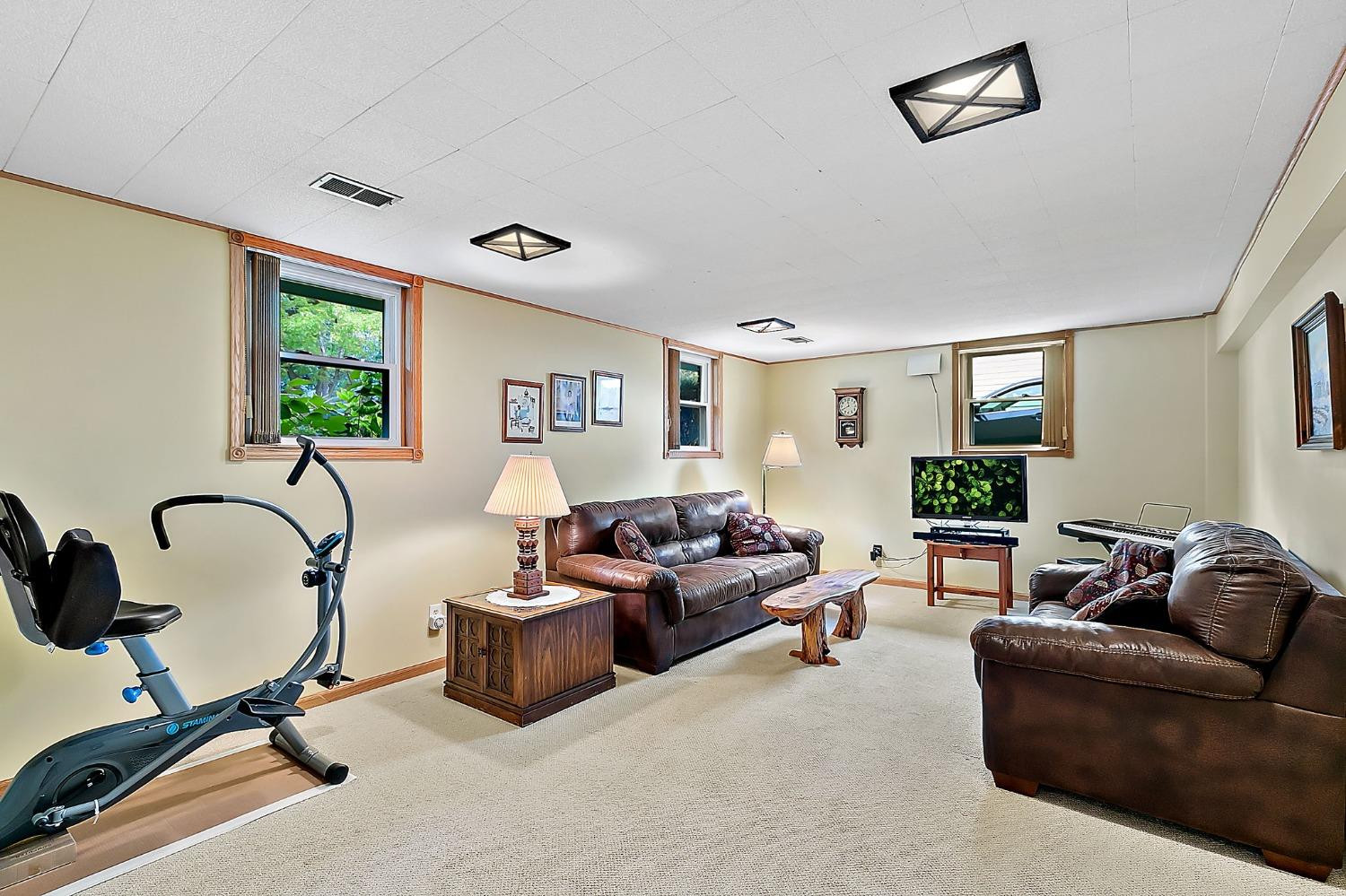 9605 Hawthorne Drive