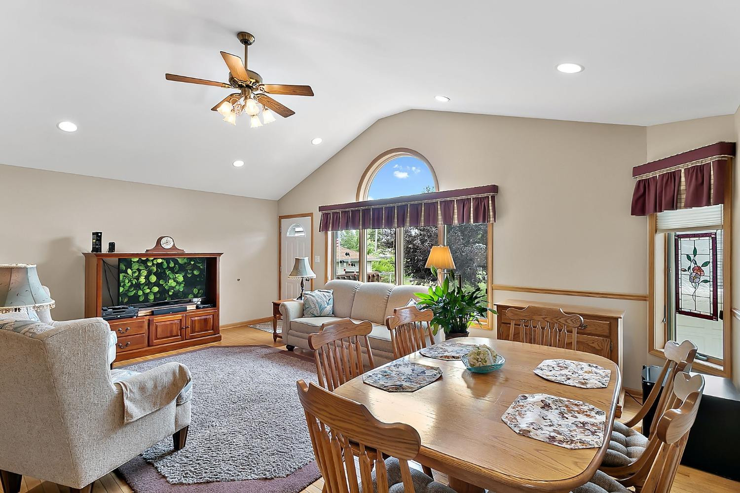 9605 Hawthorne Drive