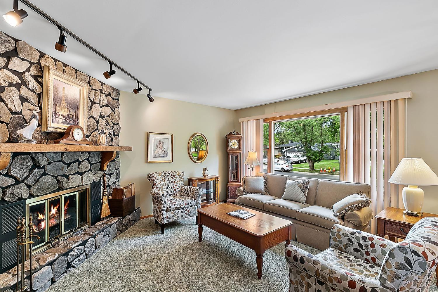 9605 Hawthorne Drive