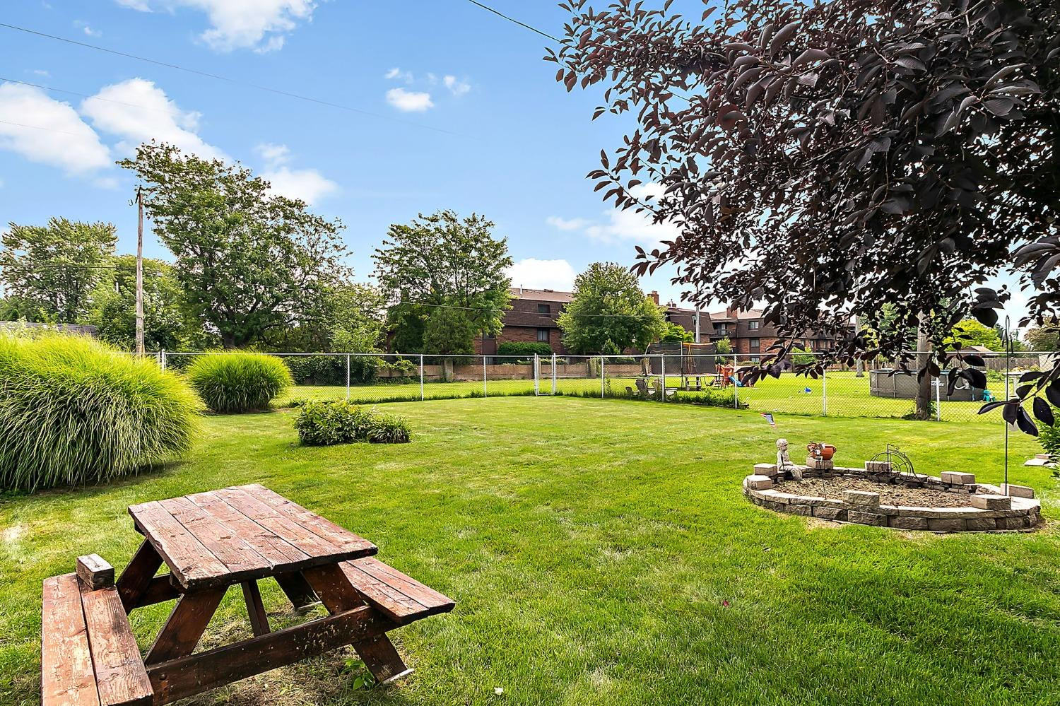 9605 Hawthorne Drive