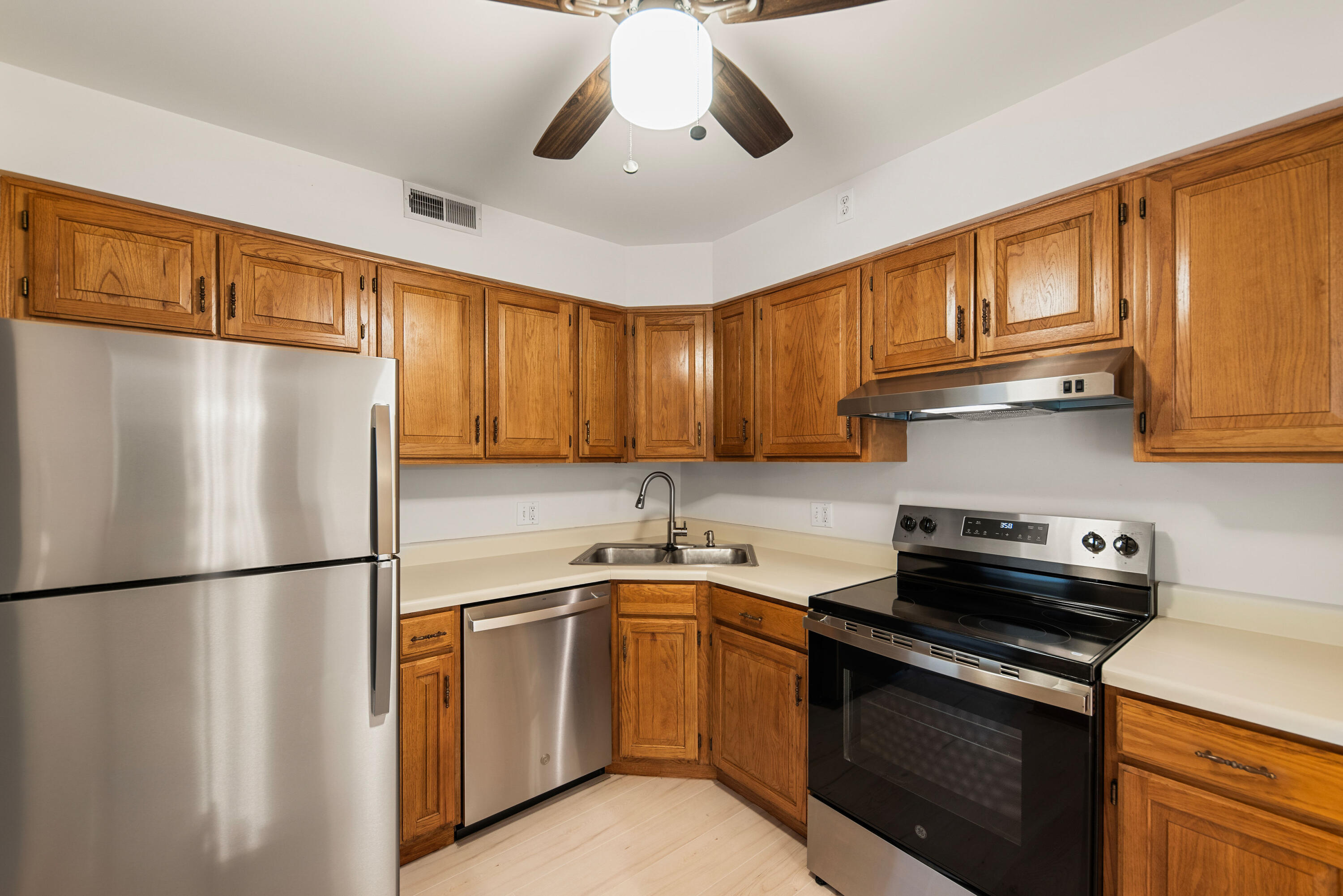 245 W Joliet Street 103