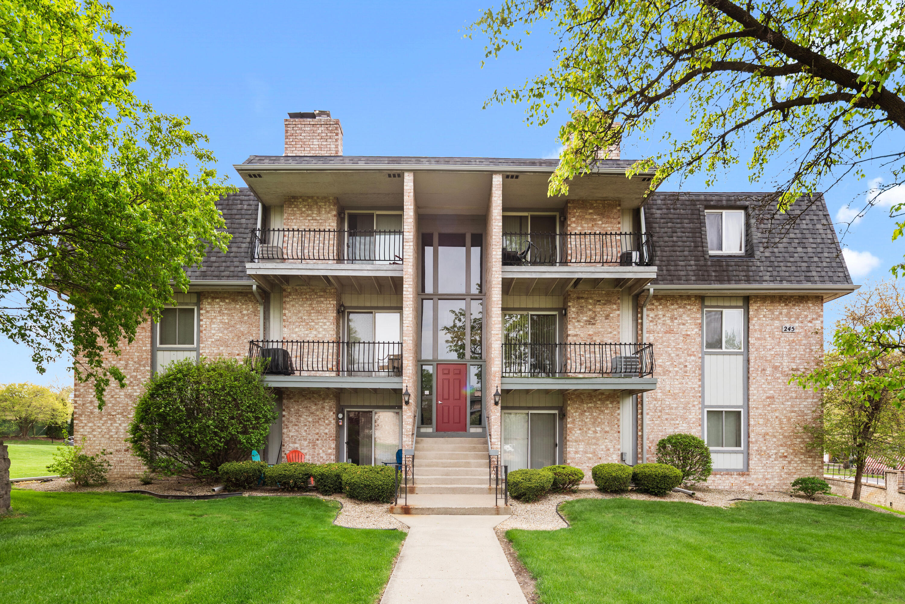 245 W Joliet Street 103