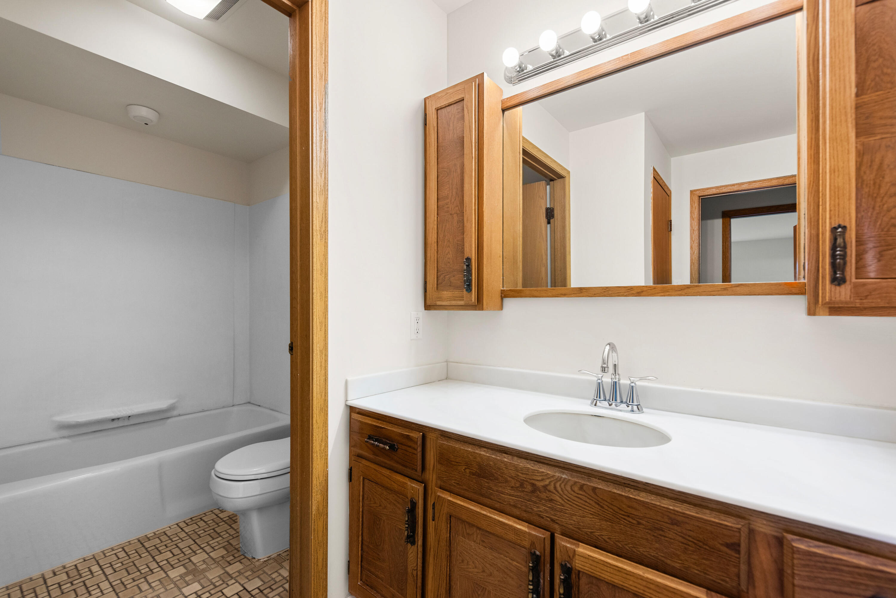 245 W Joliet Street 103