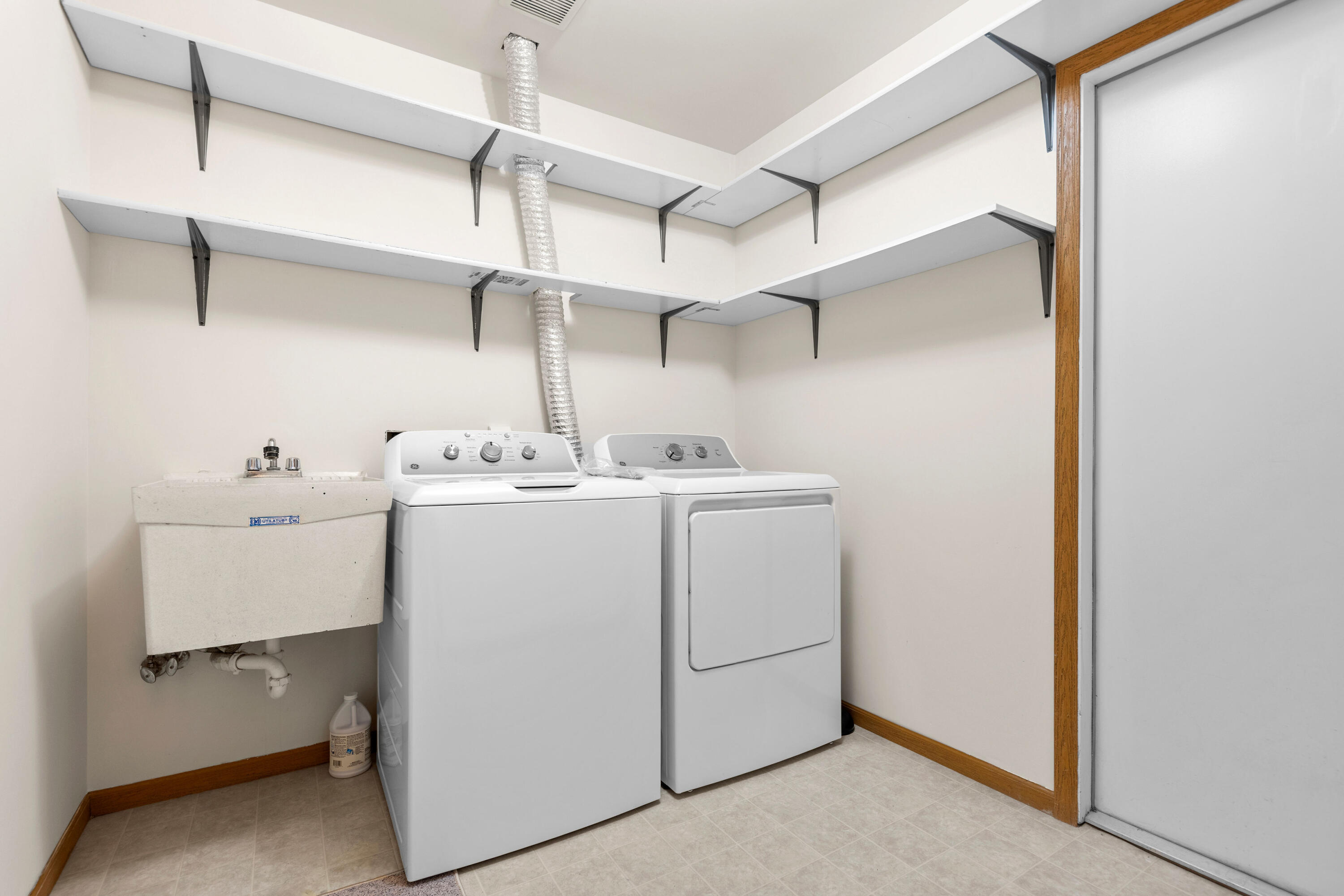 245 W Joliet Street 103