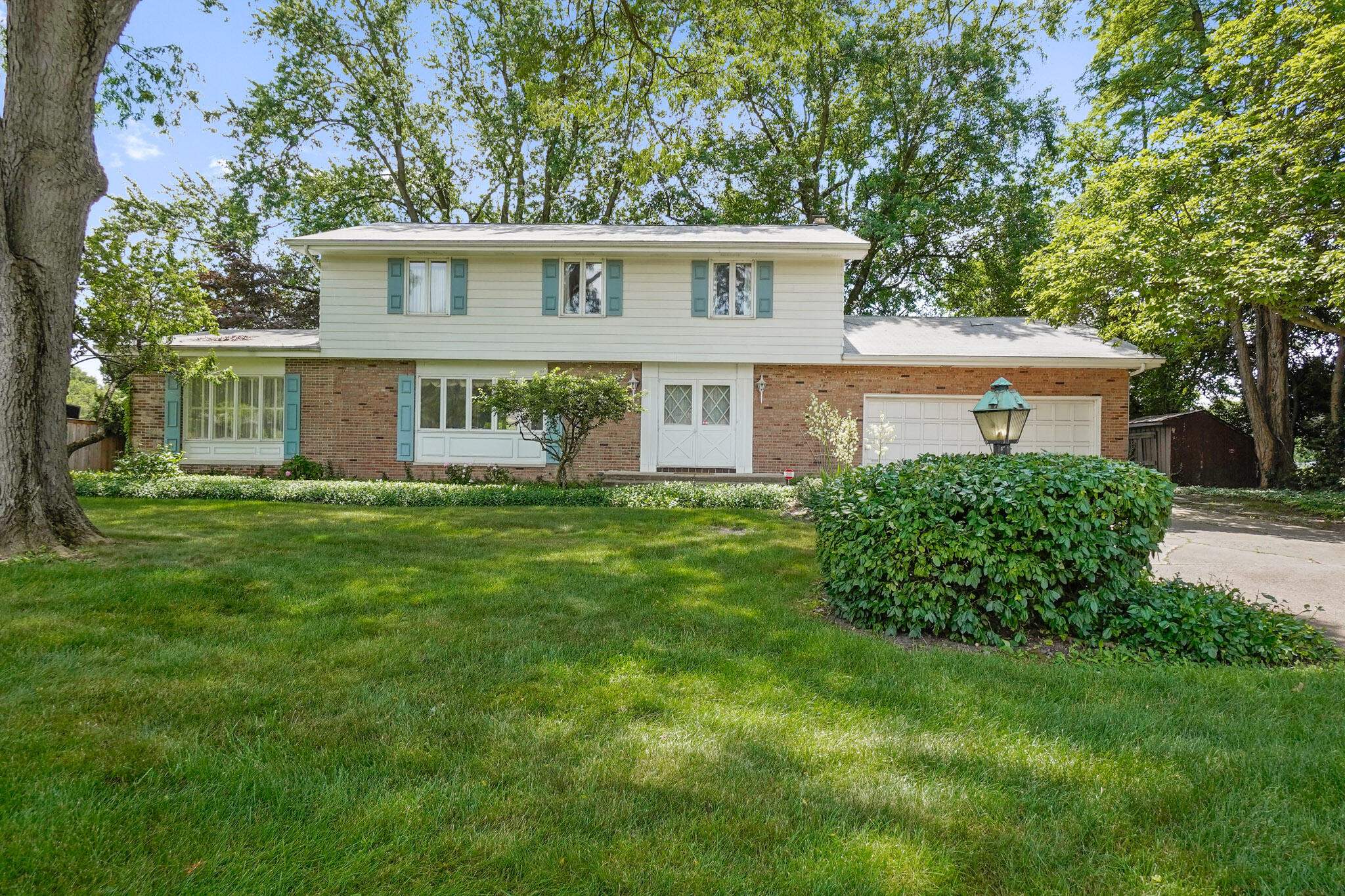 2511 W 58th Place