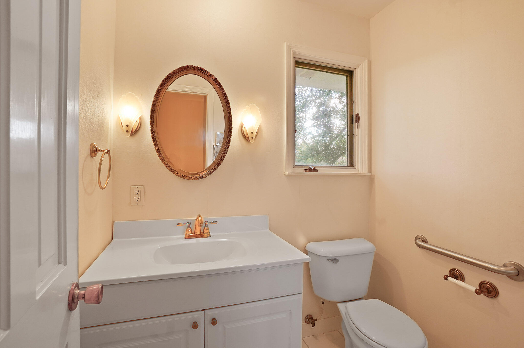 2511 W 58th Place