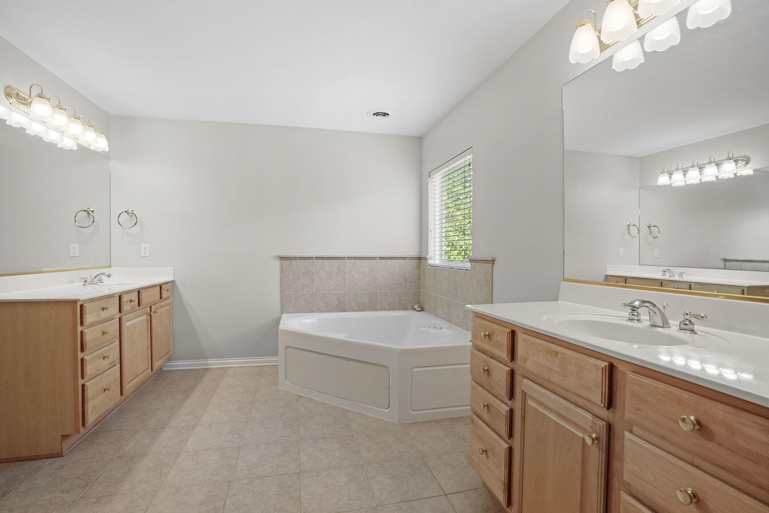 2507 Eisenhower Avenue