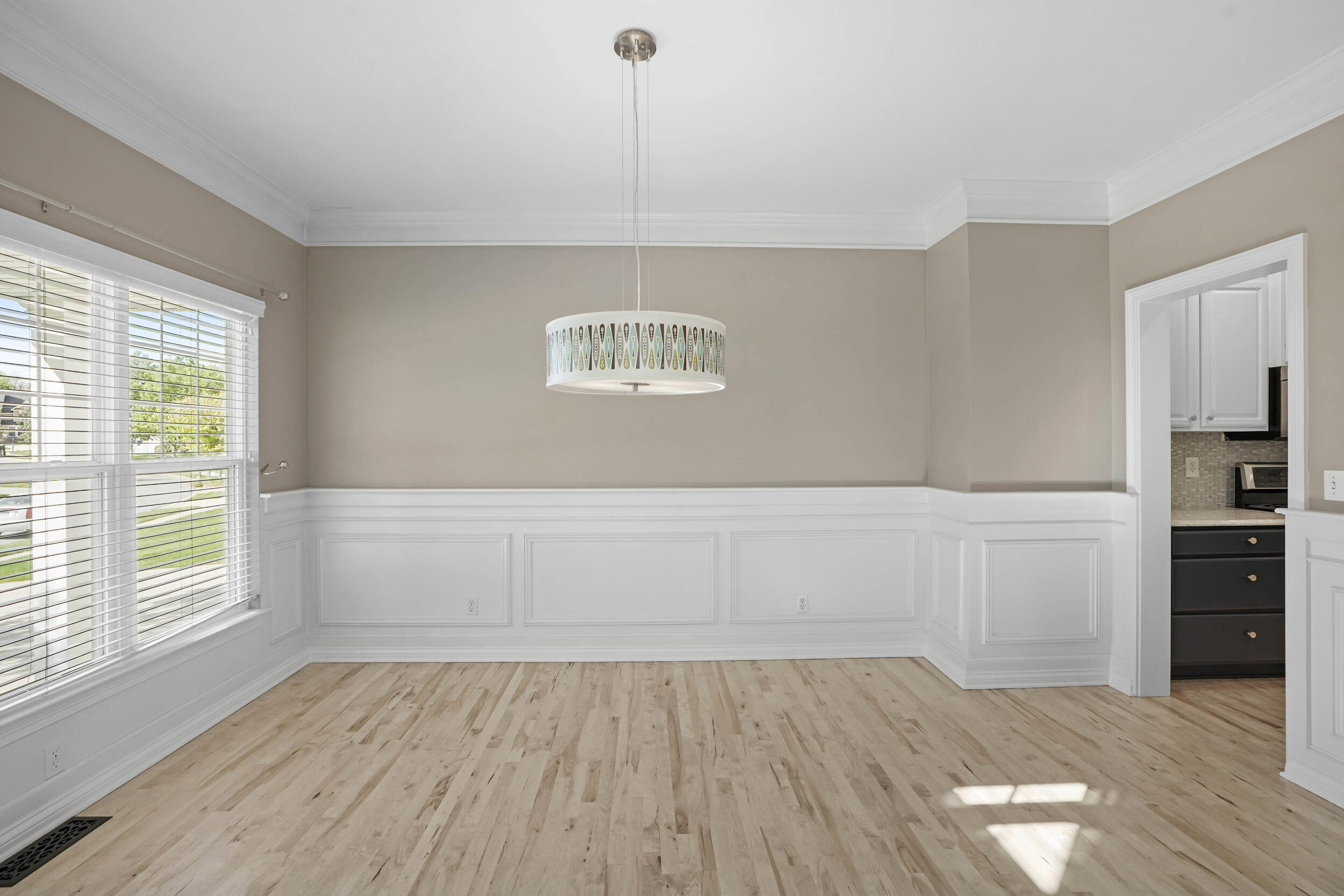 2507 Eisenhower Avenue