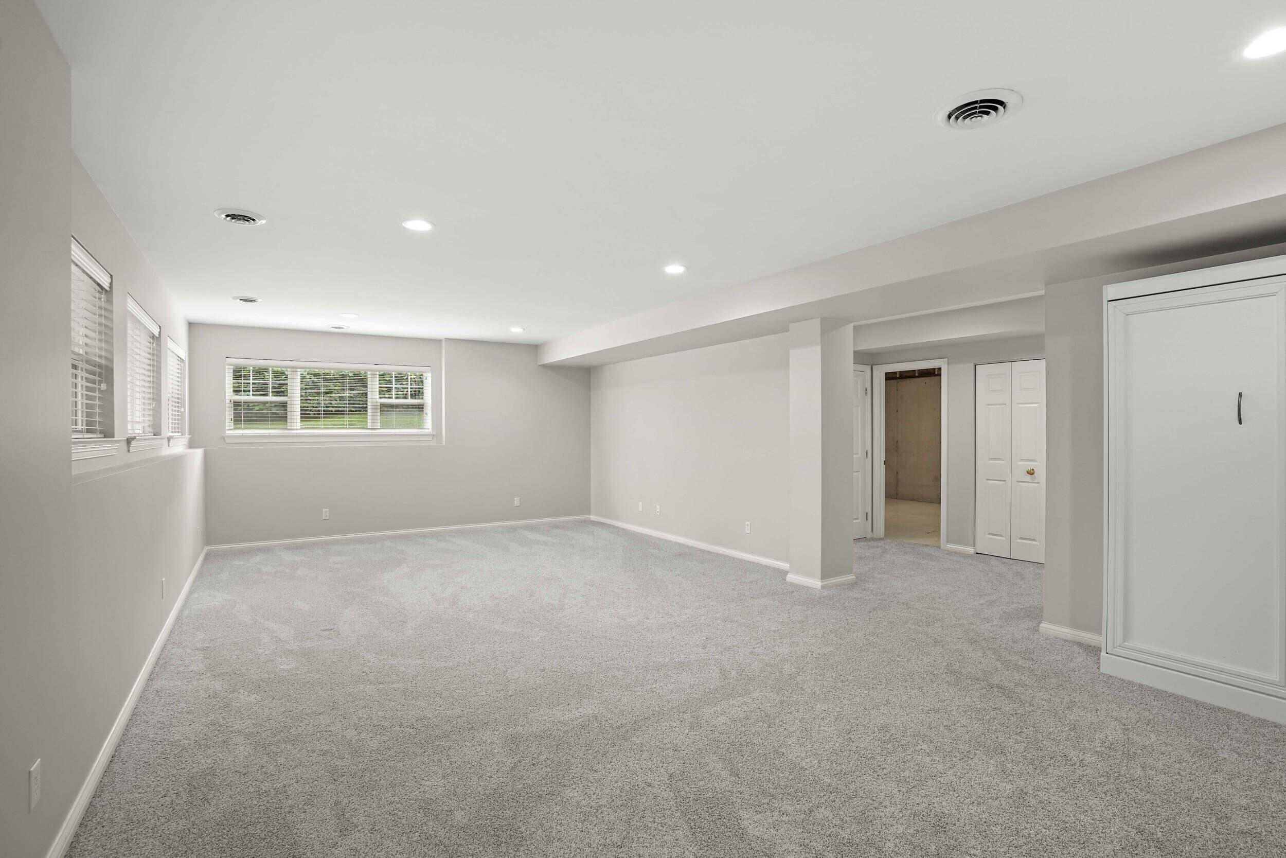 2507 Eisenhower Avenue