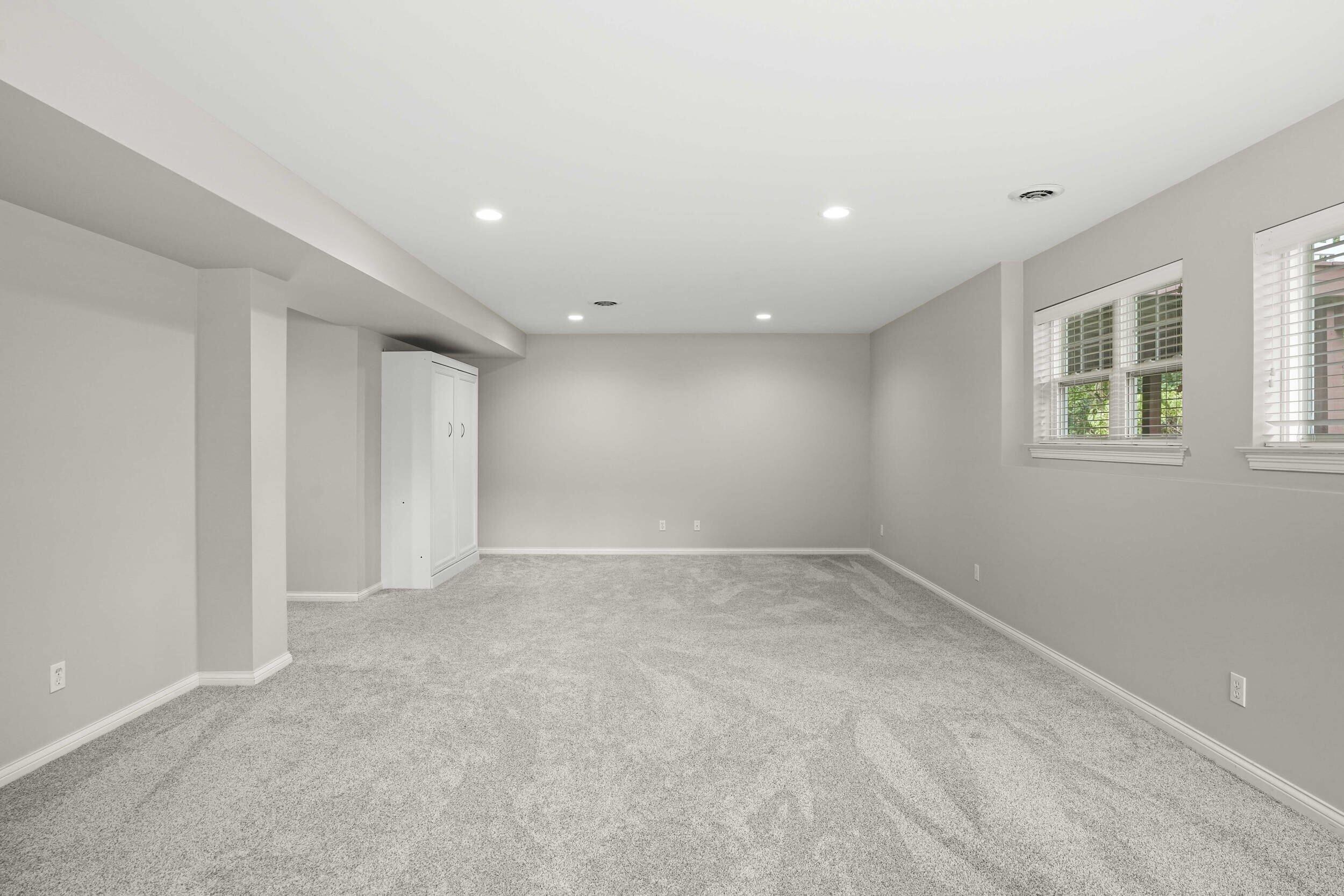 2507 Eisenhower Avenue