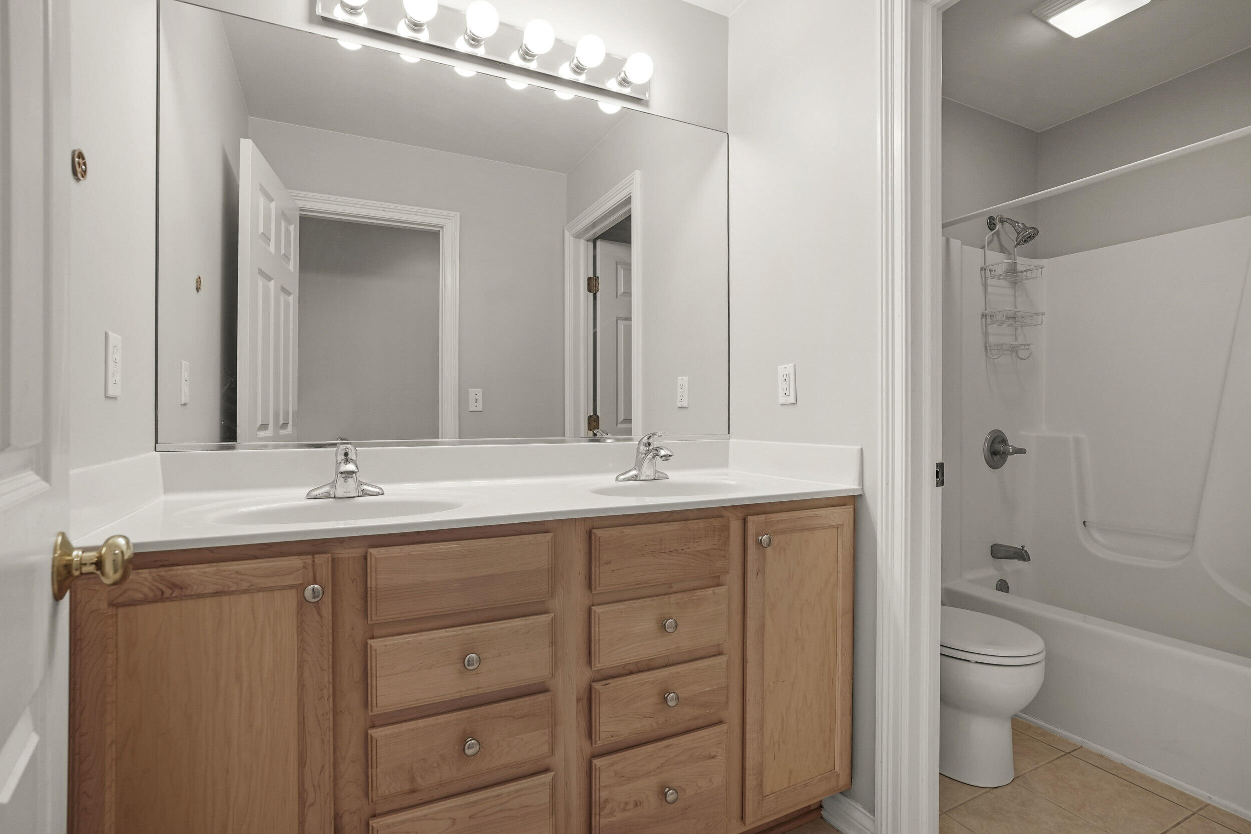 2507 Eisenhower Avenue