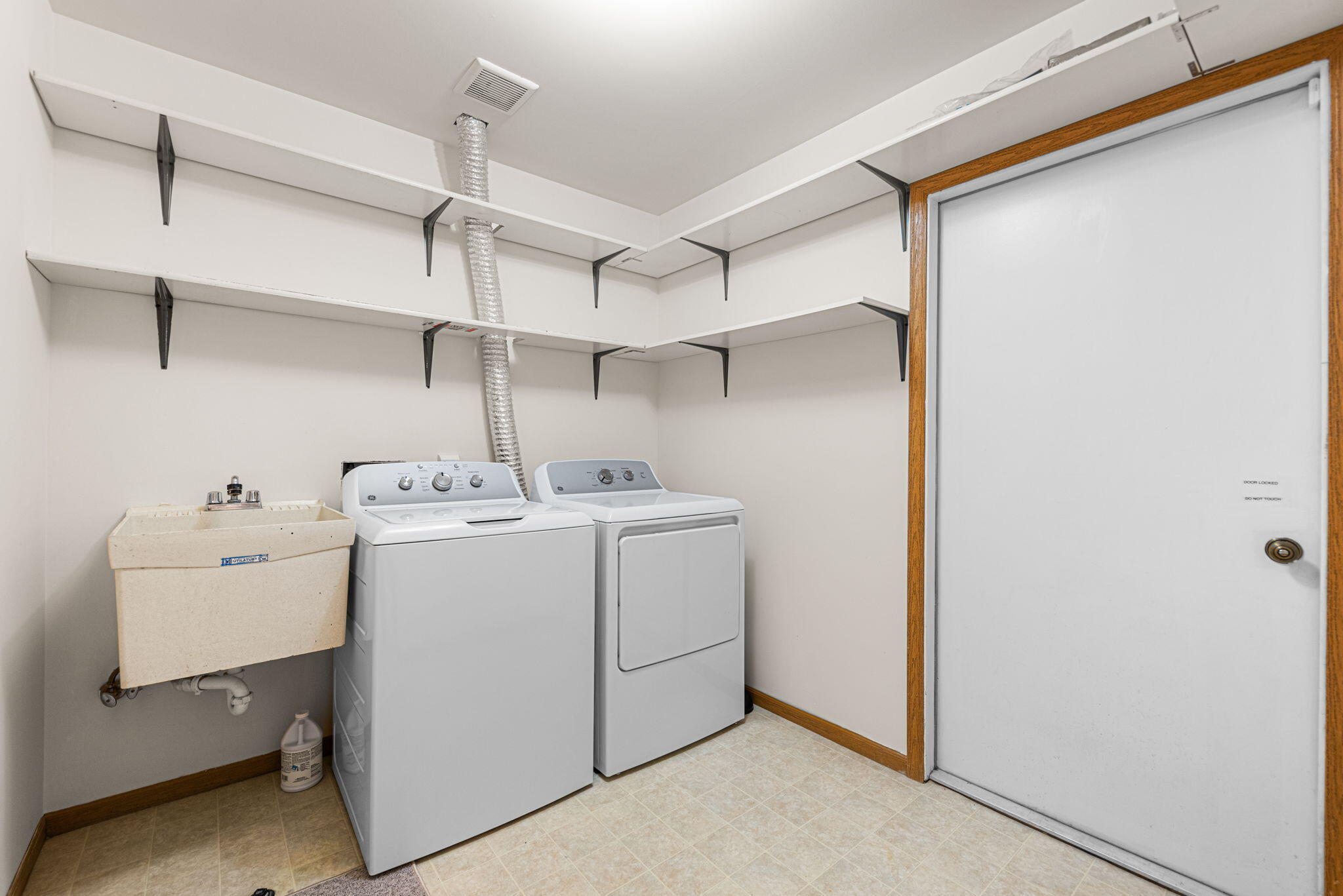 245 W Joliet Street Unit: 103