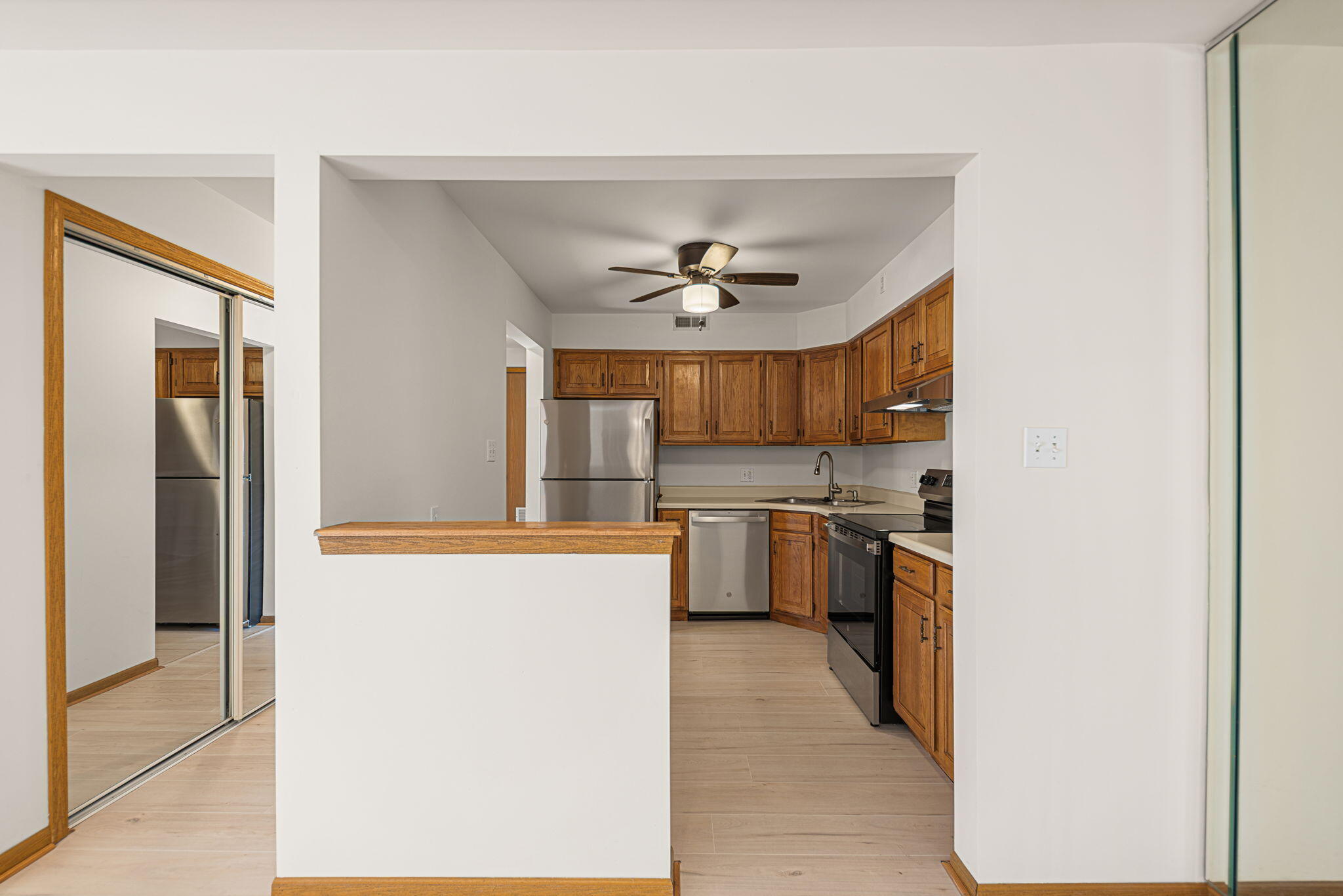 245 W Joliet Street Unit: 103