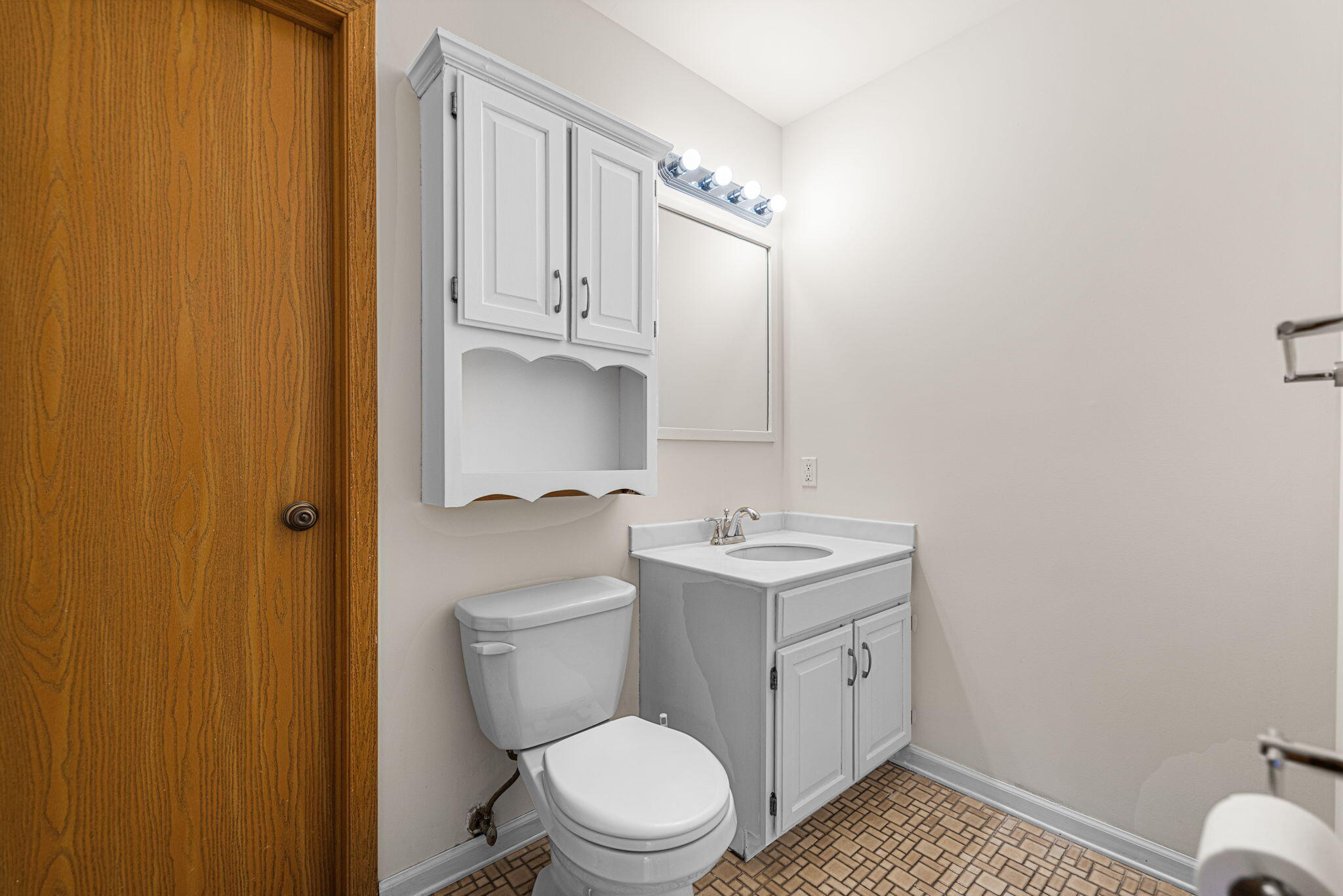 245 W Joliet Street Unit: 103