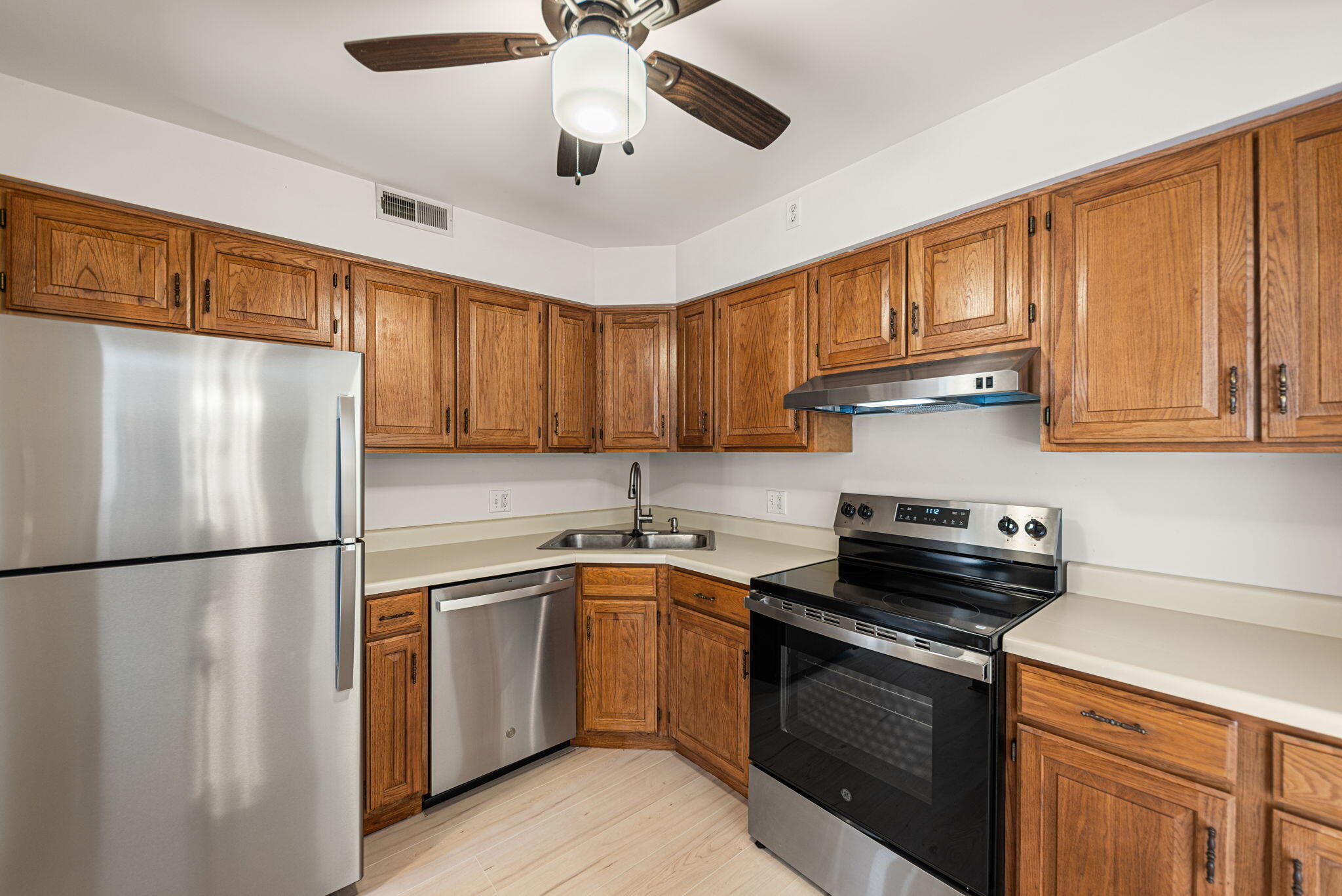 245 W Joliet Street Unit: 103