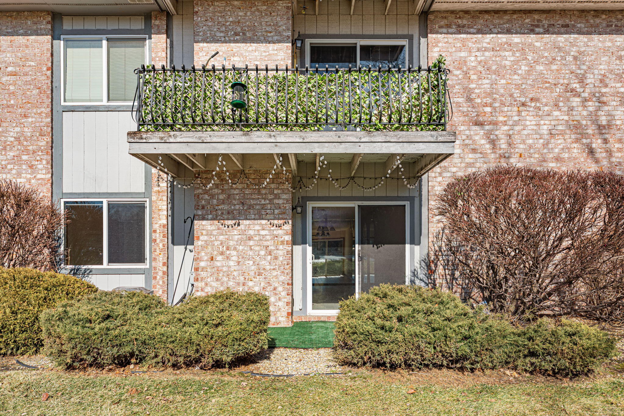 245 W Joliet Street Unit: 103