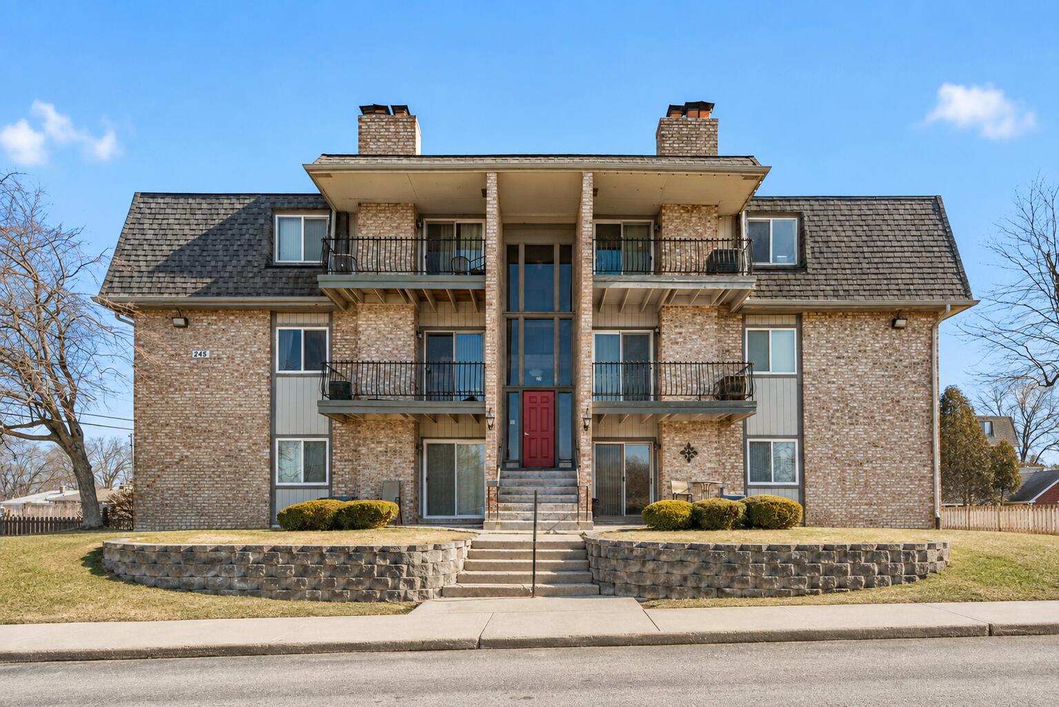 245 W Joliet Street Unit: 103