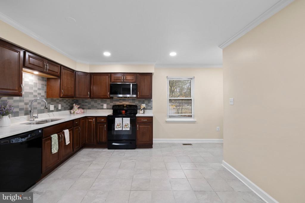 9195 Winterset Dr