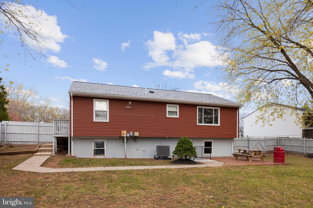 9195 Winterset Dr