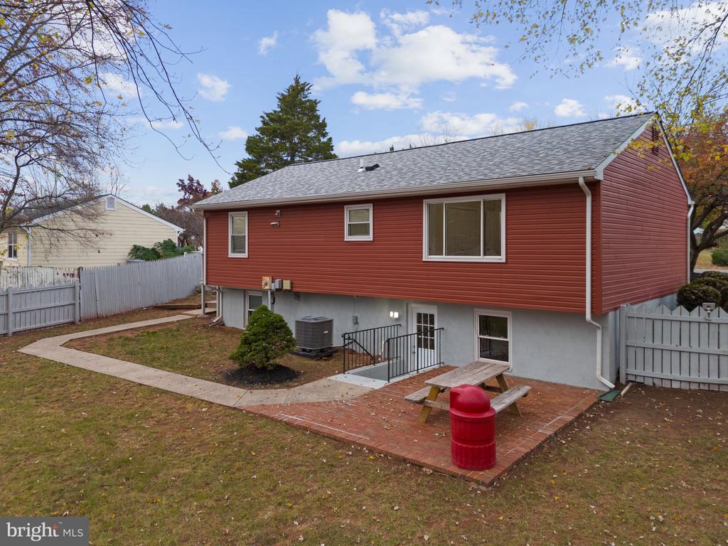9195 Winterset Dr