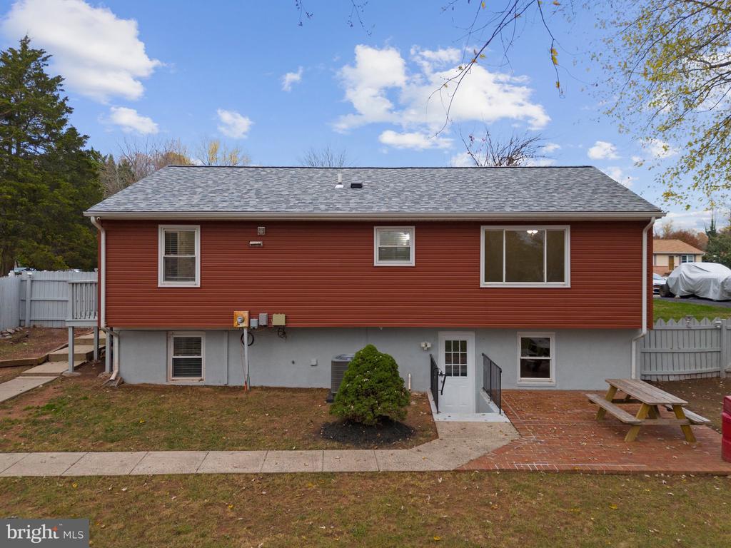 9195 Winterset Dr