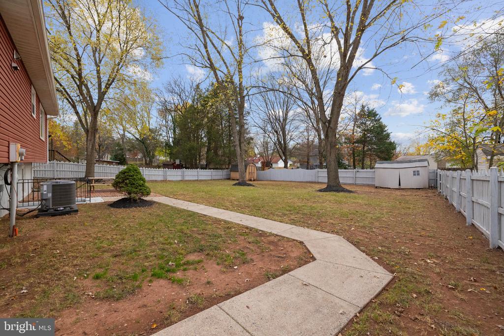 9195 Winterset Dr
