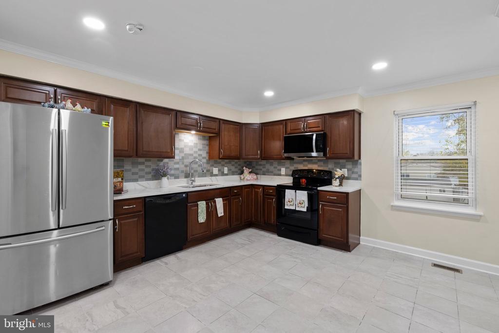 9195 Winterset Dr