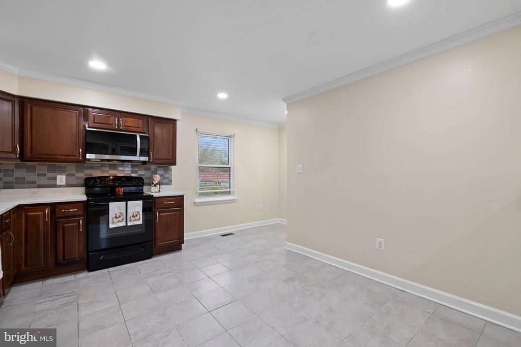 9195 Winterset Dr