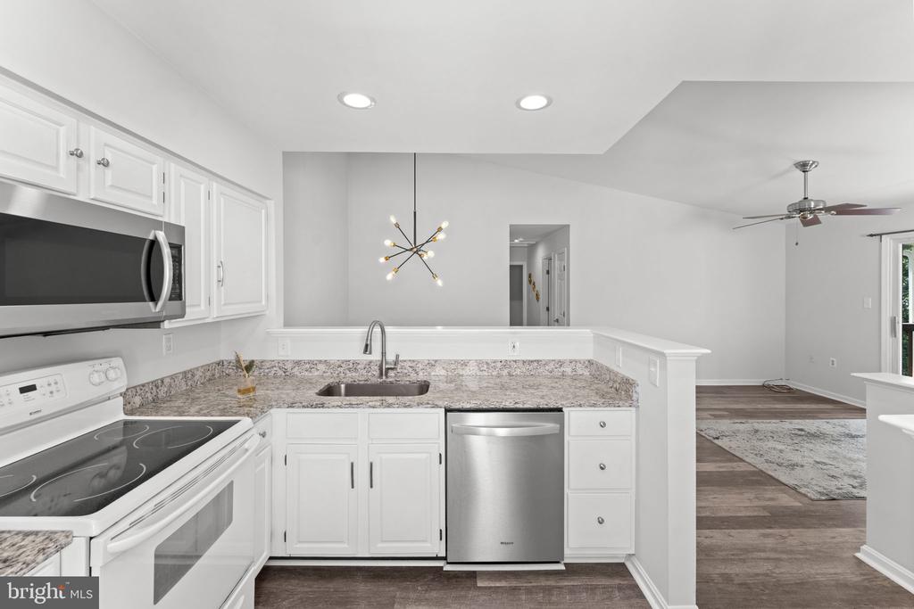 9462 SCARLET OAK DRIVE