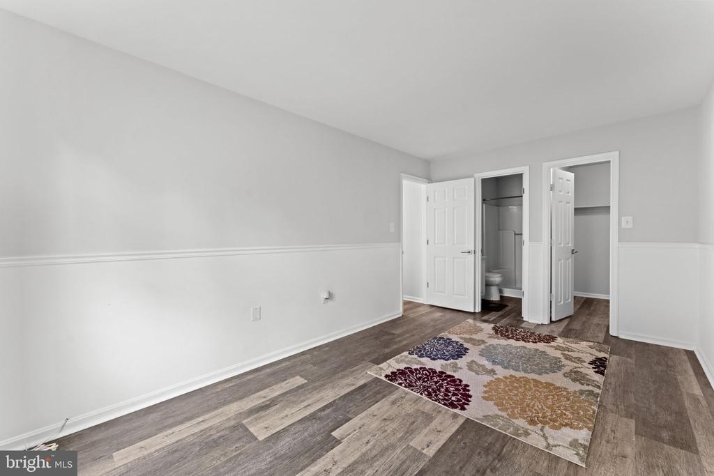 9462 SCARLET OAK DRIVE
