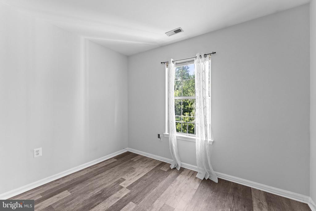 9462 SCARLET OAK DRIVE