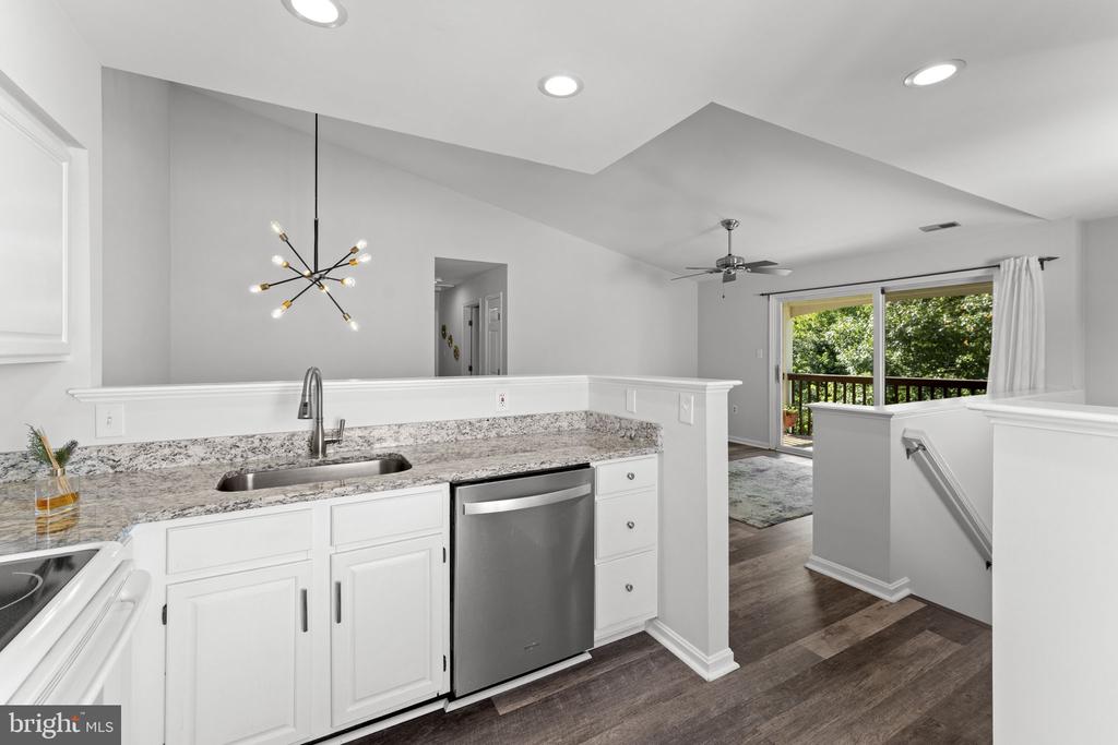 9462 SCARLET OAK DRIVE