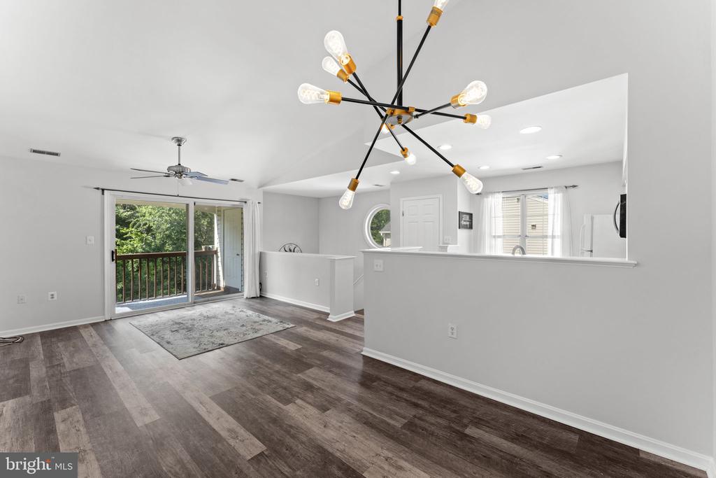 9462 SCARLET OAK DRIVE