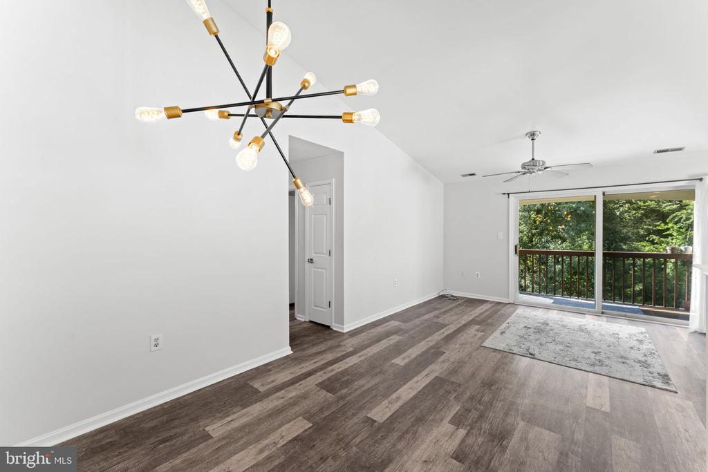 9462 SCARLET OAK DRIVE