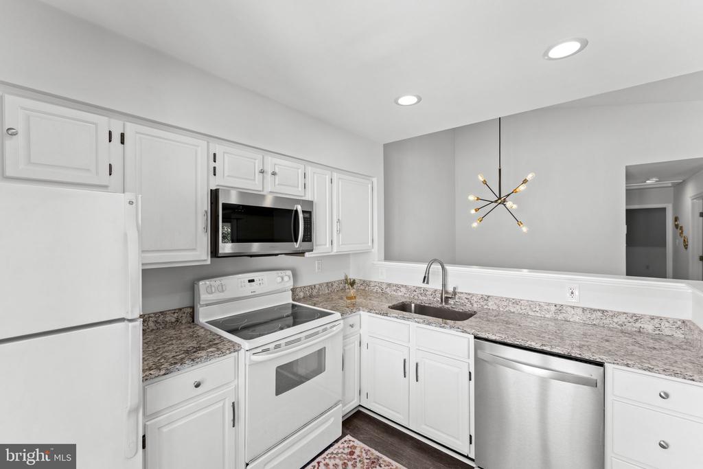 9462 SCARLET OAK DRIVE