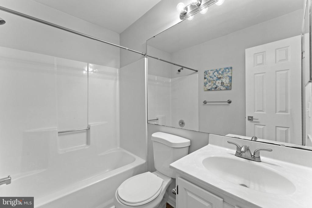 9462 SCARLET OAK DRIVE
