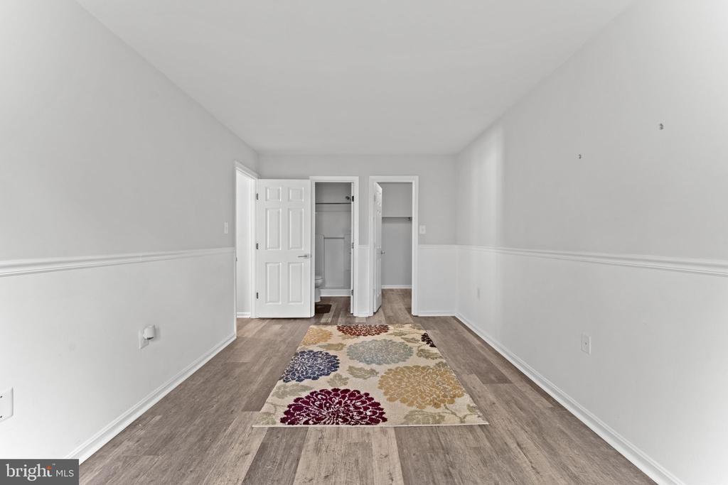 9462 SCARLET OAK DRIVE