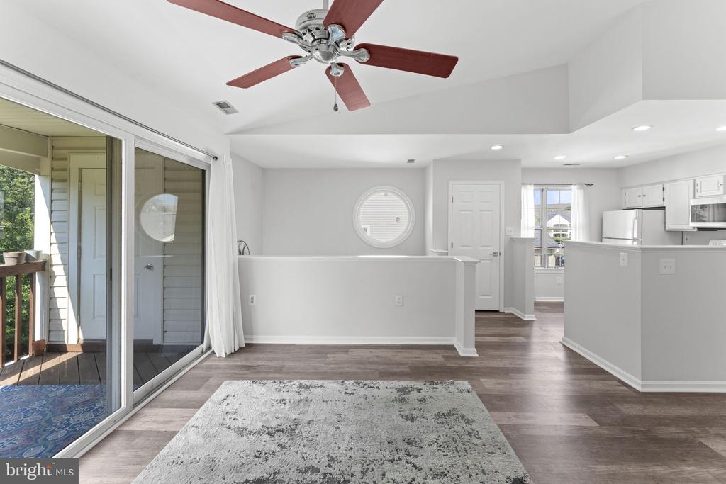 9462 SCARLET OAK DRIVE