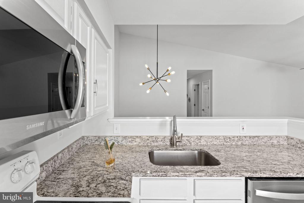 9462 SCARLET OAK DRIVE