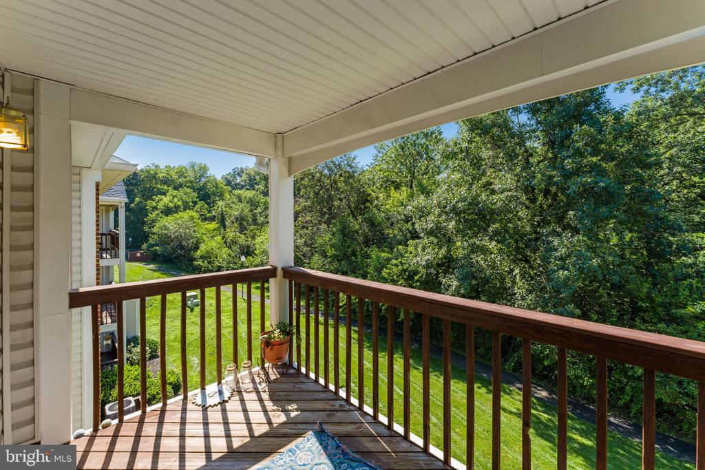9462 SCARLET OAK DRIVE