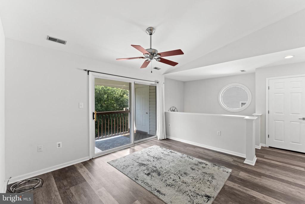 9462 SCARLET OAK DRIVE