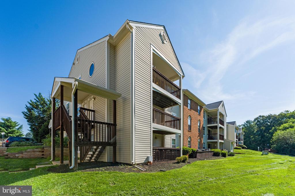 9462 SCARLET OAK DRIVE