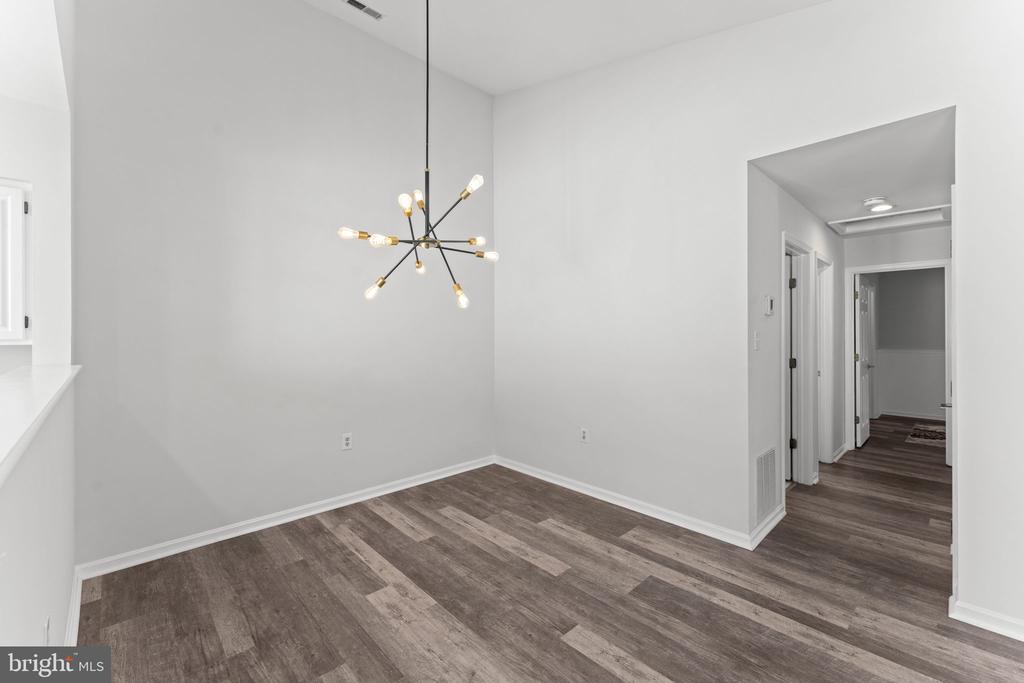 9462 SCARLET OAK DRIVE