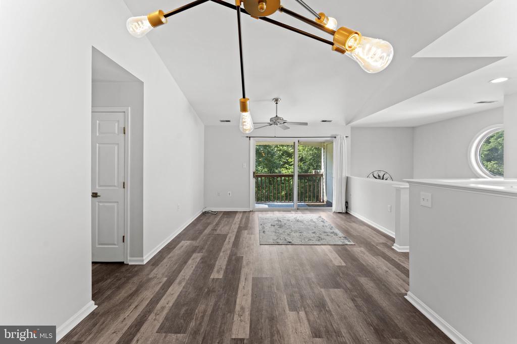 9462 SCARLET OAK DRIVE