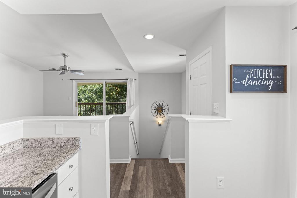 9462 SCARLET OAK DRIVE