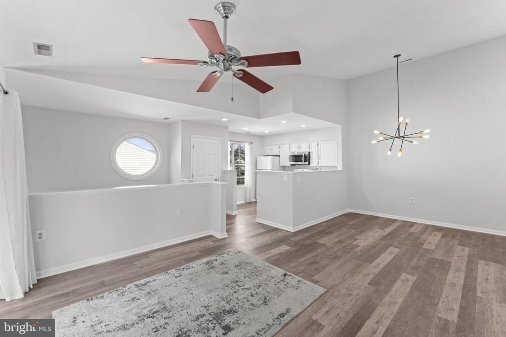 9462 SCARLET OAK DRIVE