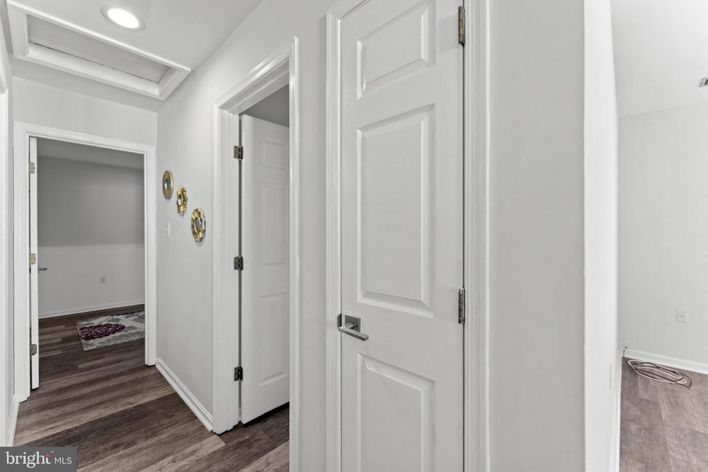9462 SCARLET OAK DRIVE